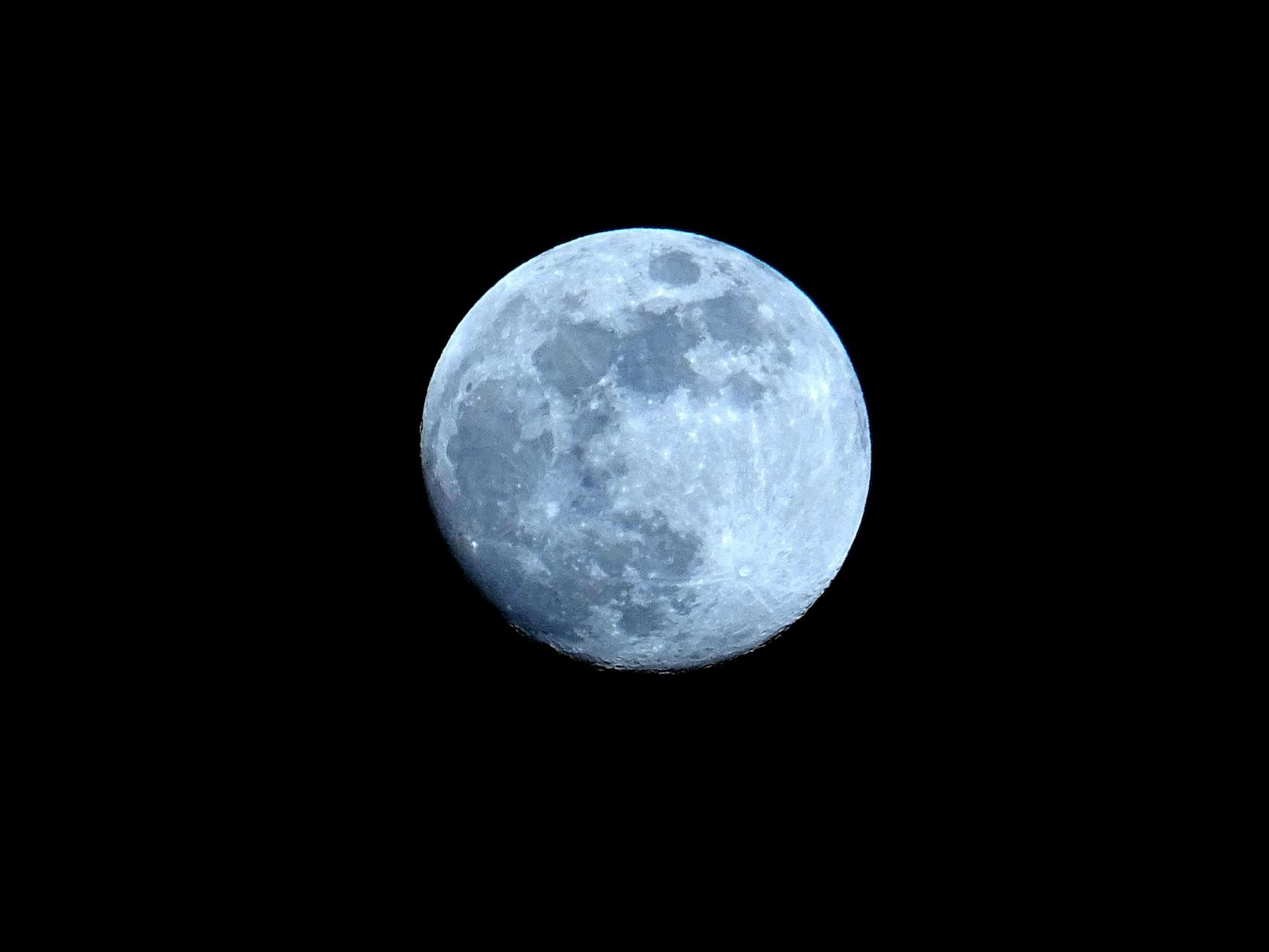 你是太阳还是月亮？